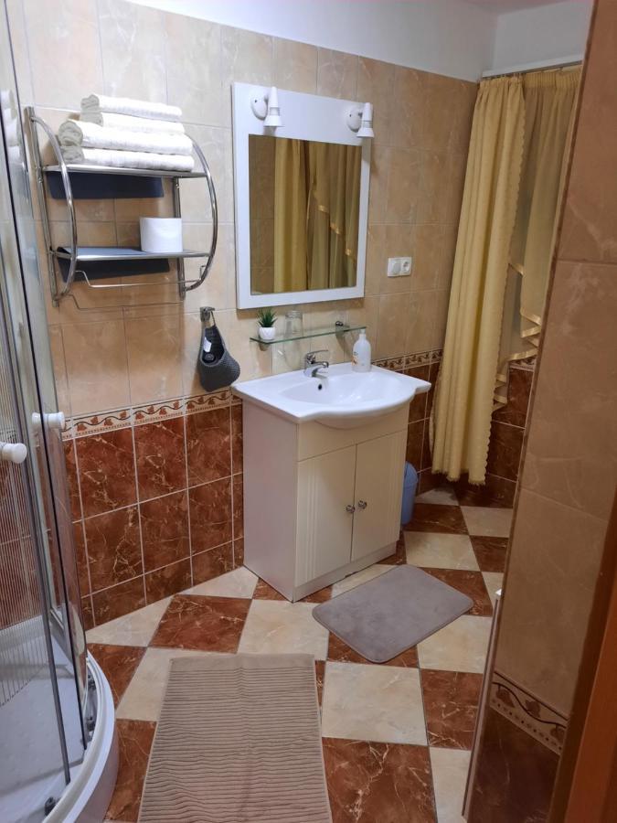 نايغكانيشا Ambrozia Guesthouse المظهر الخارجي الصورة