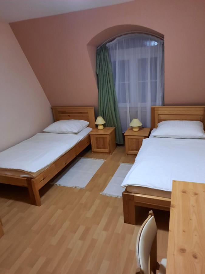 نايغكانيشا Ambrozia Guesthouse المظهر الخارجي الصورة