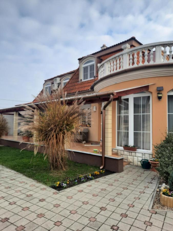 نايغكانيشا Ambrozia Guesthouse المظهر الخارجي الصورة