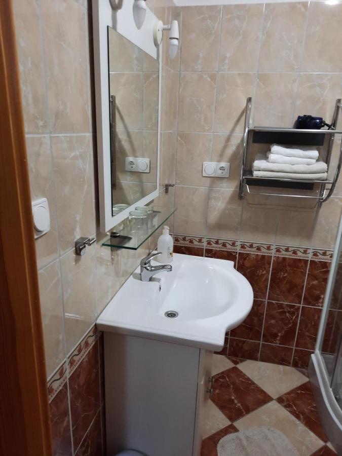 نايغكانيشا Ambrozia Guesthouse المظهر الخارجي الصورة