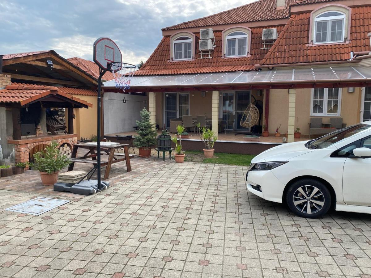 نايغكانيشا Ambrozia Guesthouse المظهر الخارجي الصورة
