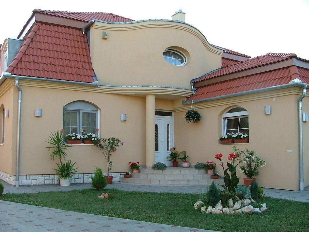 نايغكانيشا Ambrozia Guesthouse المظهر الخارجي الصورة