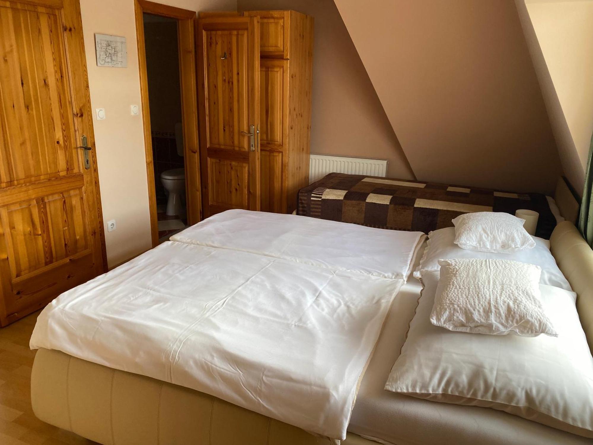 نايغكانيشا Ambrozia Guesthouse المظهر الخارجي الصورة