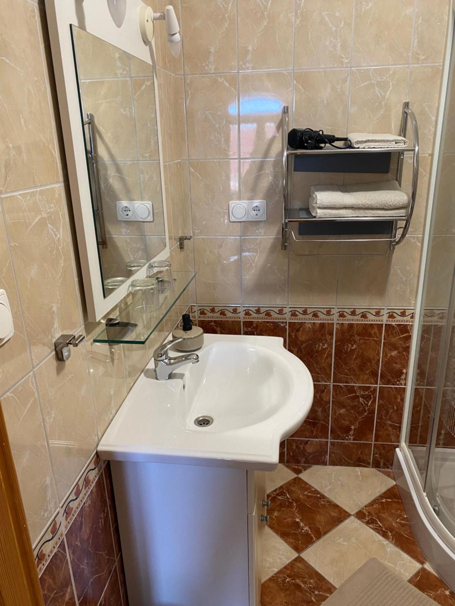 نايغكانيشا Ambrozia Guesthouse المظهر الخارجي الصورة