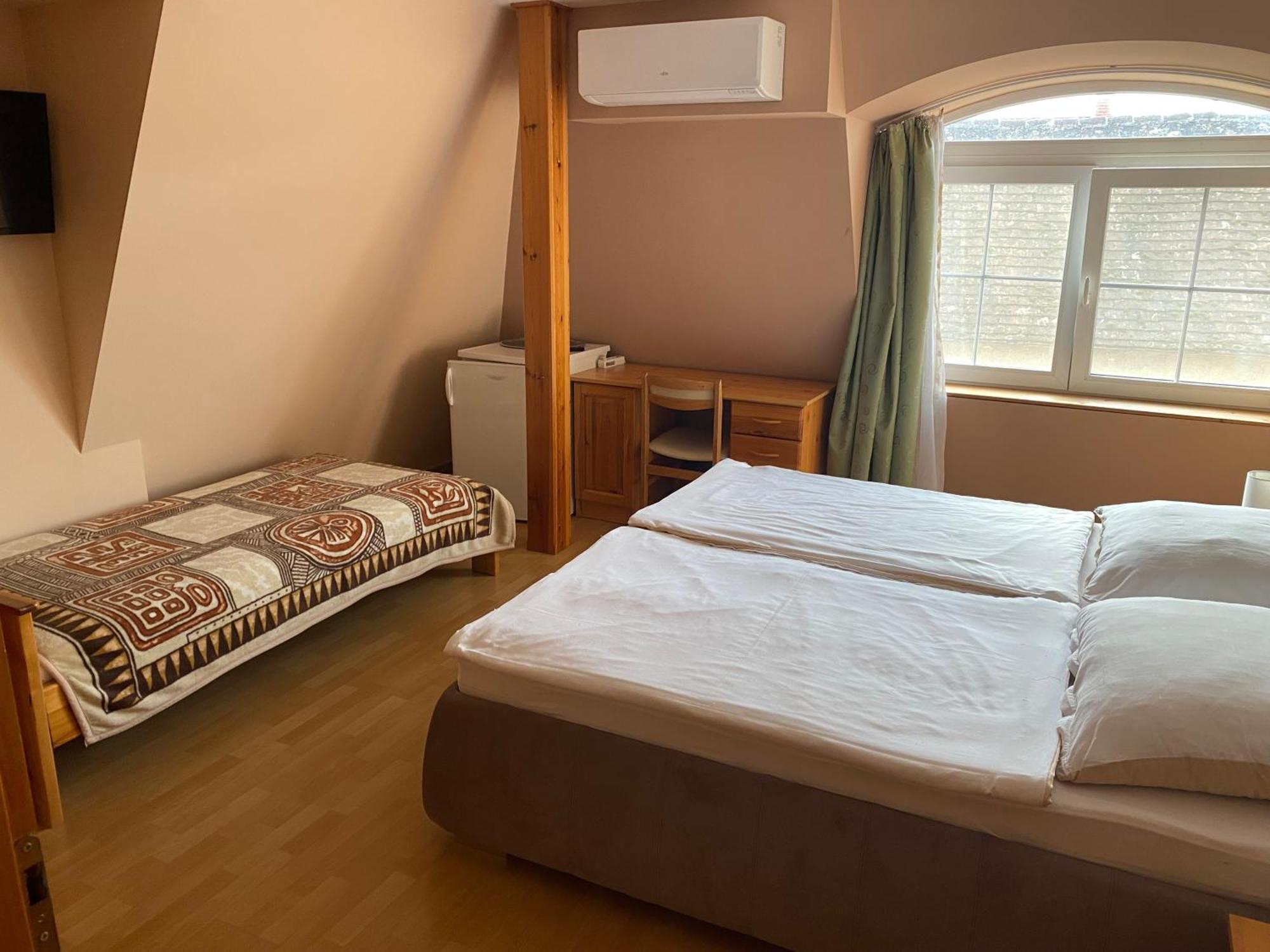 نايغكانيشا Ambrozia Guesthouse المظهر الخارجي الصورة