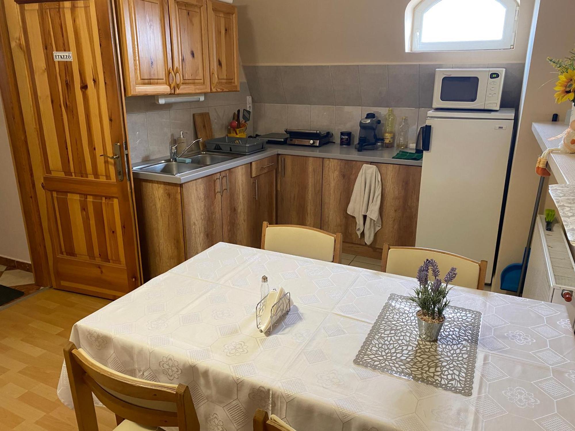 نايغكانيشا Ambrozia Guesthouse المظهر الخارجي الصورة