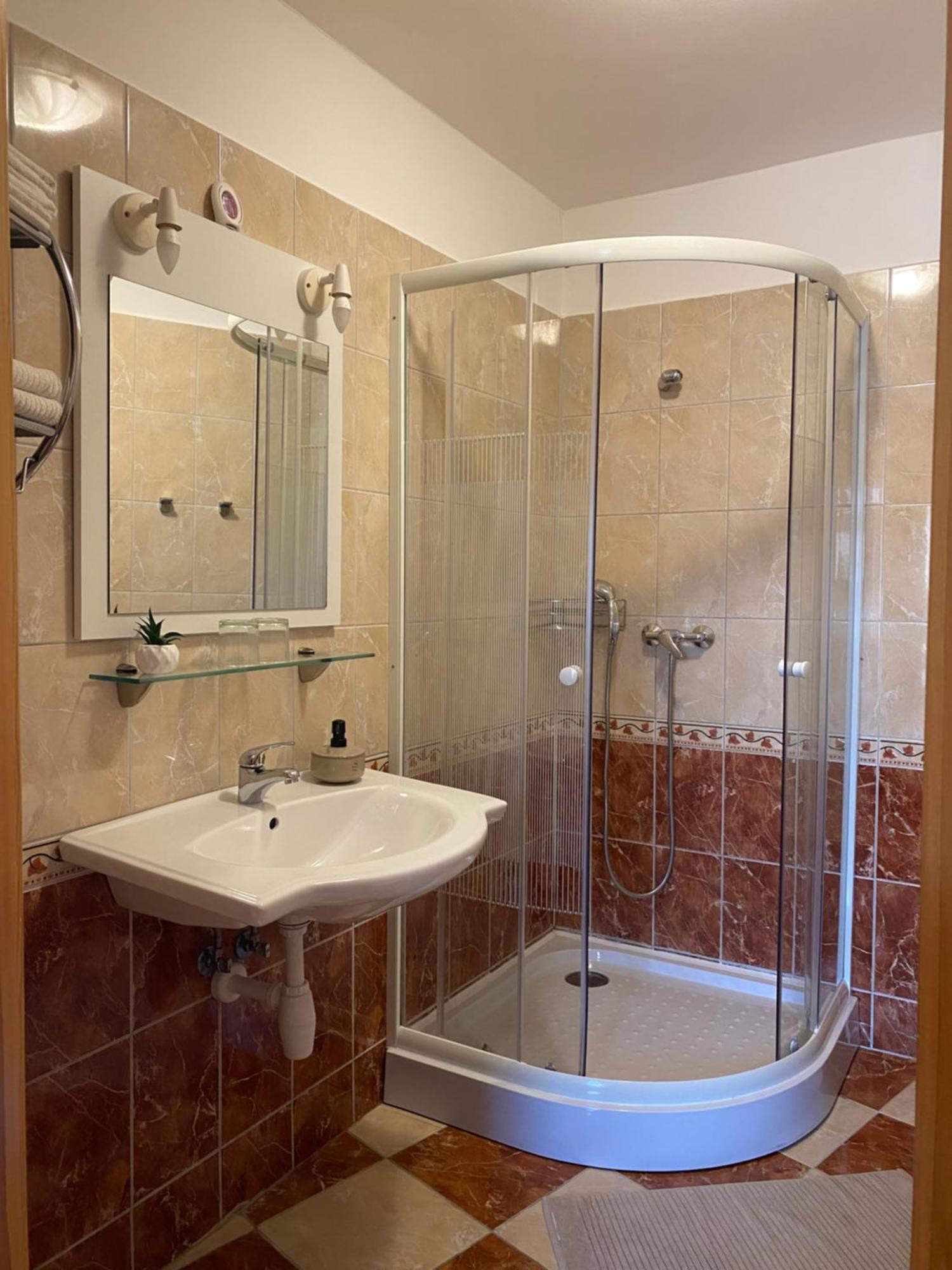نايغكانيشا Ambrozia Guesthouse المظهر الخارجي الصورة